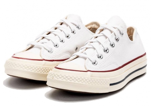 Sao Hàn mang SNEAKER gì khi tập nhảy?
